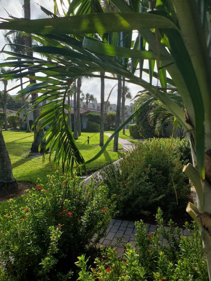 Ocean Side Resort - Updated Villa 힐스보로 비치 외부 사진